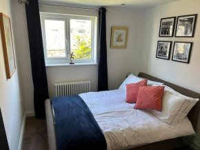 Best rated in Barnsley- apartment sleeps 4 & 5 minute walk to town centre